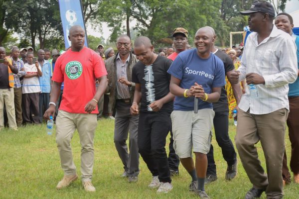 Song and dance as SportPesa jackpot winner Abisai arrives in Kakamega