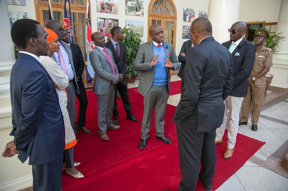 Published on their paper on 16th August, the Star apologized to James Kinyua Murithi, Eric Ng'eno and Charles Momanyi for inadvertently reporting about them. Itumbi (pictured speaking to the president) was not mentioned. www.businesstoday.co.ke