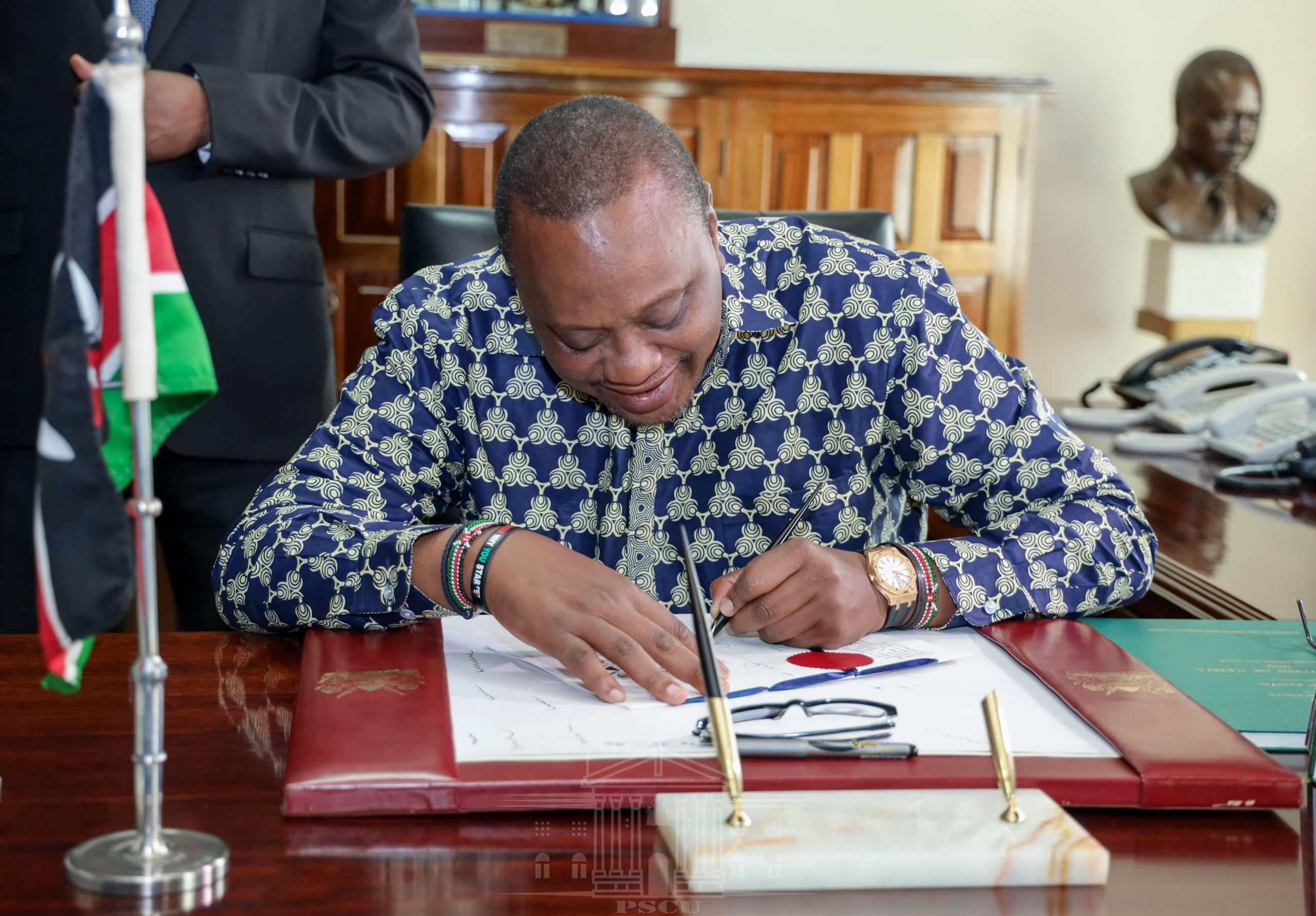 President Uhuru Kenyatta, who is left-handed, signs a Bill into law. Researchers have established thatin left-handed participants, the language areas of the left and right sides of the brain communicate with each other in a more coordinated way. www.businesstoday.co.ke