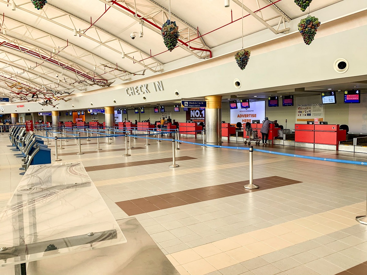 A photo taken by Larry Madowo and captioned, “I’ve never seen JKIA Nairobi this deserted.” The government has said that only Kenyan Citizens and foreigners with valid resident permits will be allowed entry. www.businesstoday.co.ke