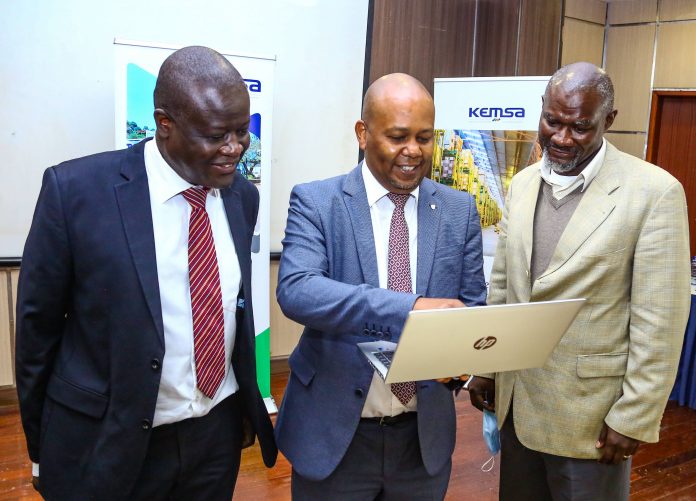 Edward Njoroge, Ag. CEO KEMSA (Middle), in the company of KEMSA acting Procurement Director, Mr Edward Buluma (Left) and National Treasury IFMIS Representative, Hezron Oloo (Right), compare notes on the detailed documentation of the new additions on potential tendering to their suppliers, during a pre-bid conference at College of Insurance, Nairobi.