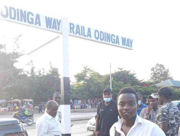 City residents pose with road signs on Raila Odinga Way after it was renamed from Mbagathi Way. [Photo/ Courtesy]