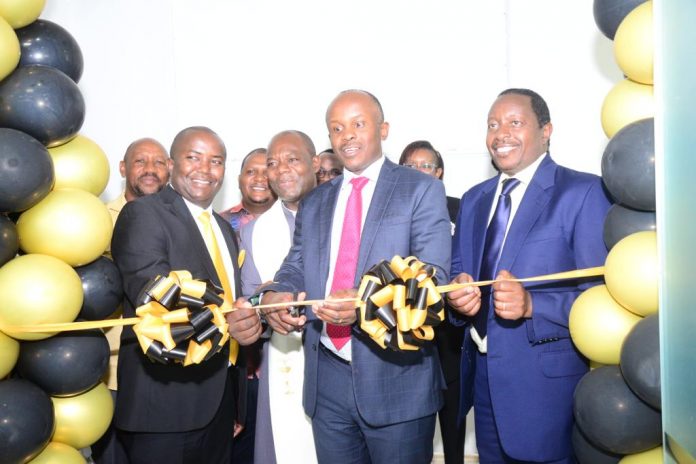 Sidian bank Kamakis branch manager Mutethia Muthuri, Chairman to the Board Dr. James Mworia and Sidian bank CEO Chege Thumbi during the opening of the branch in Ruiru on March 15, 2022
