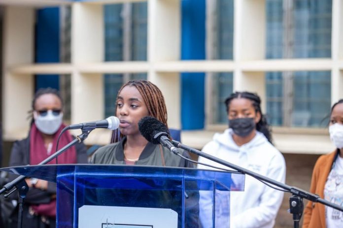 Bianca Wanjiku during the handover ceremony with KNH team