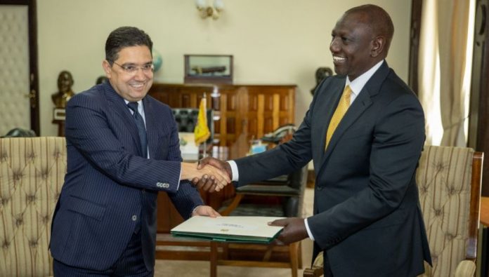 Moroccan Foreign Minister Nasser Bourita (L) and Kenya's President William Ruto.