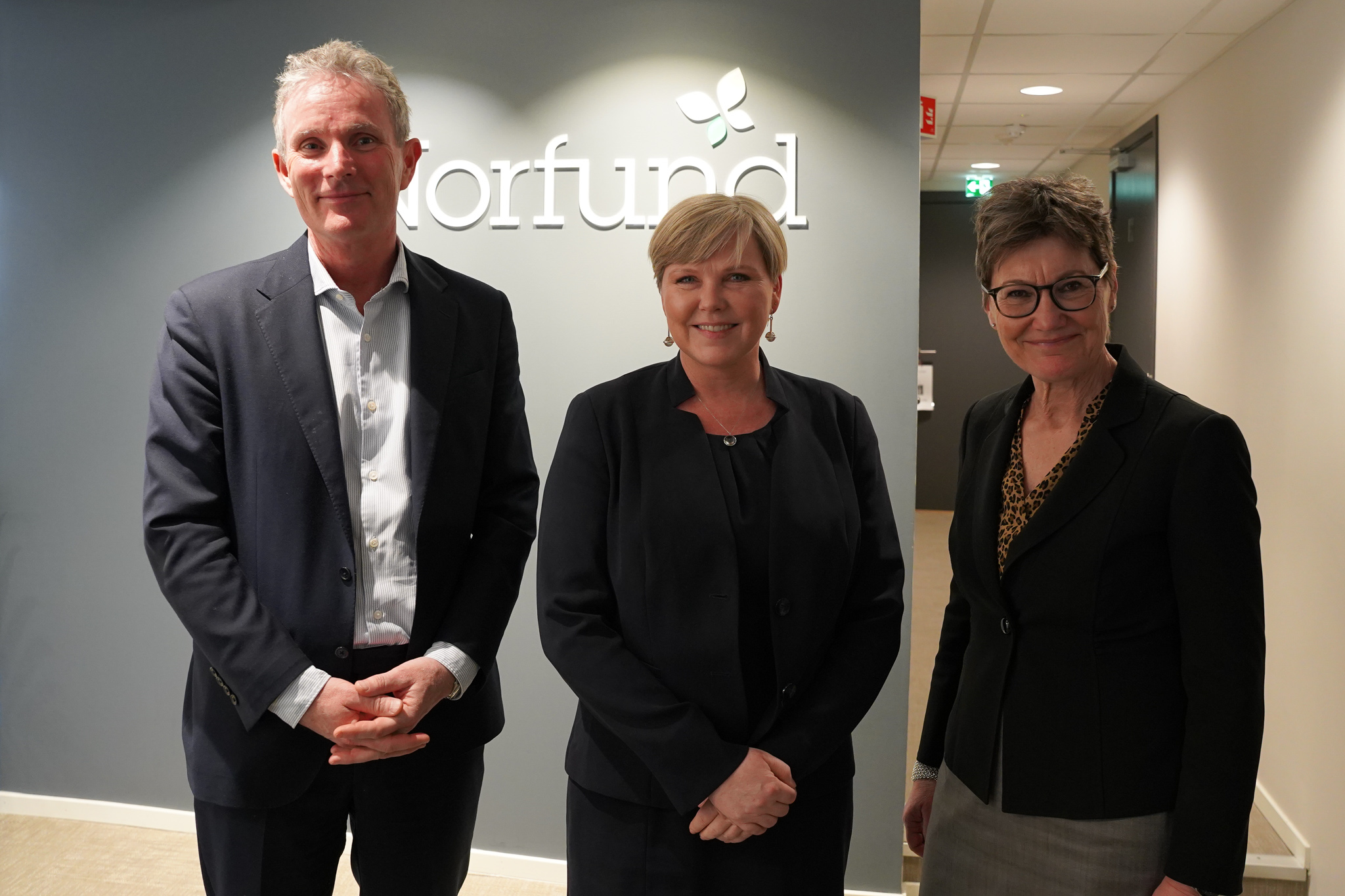 Norfund CEO Tellef Thorleifsson (left) with Norwegian Development Minister Anne Beathe Tvinnereim and Norfund Chairperson Olaug Svarva (right).