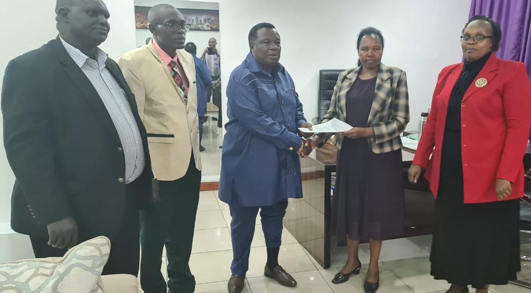 Kenya Plantation and Agricultural Workers Union General Secretary Francis Atwoli with Eastern Produce Kenya Officials Leah Kibii and Fancy Mosore following the CBA signing