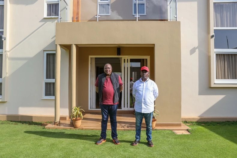 William Kabogo (l) pictured with former President Uhuru Kenyatta at the Iguta Paradise development.