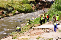 Kenyans cleaning a river in Nairobi under the Climate Worx programme