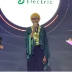 Diaretou Madina Gaye Dieng, Cluster President for Francophone Africa and Islands at Schneider Electric, receiving the Gender Leader Award at the Africa CEO Forum.