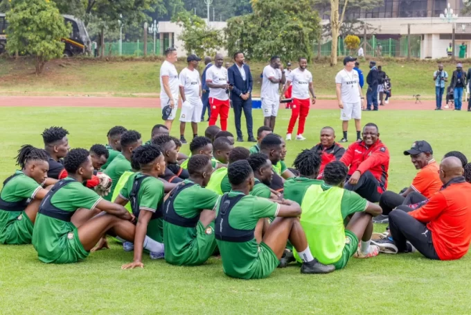President William Ruto with Harambee Stars during a visit to Moi International Sports Centre, Kasarani on July 16, 2025. PHOTO/ https://www.facebook.com/williamsamoei