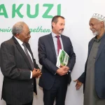 Kakuzi Managing Director Mr Chris Flowers (left) with President William Ruto and Murang'a Governor Irungu Kang'ata (right) at the recent Murang'a Investment Conference.