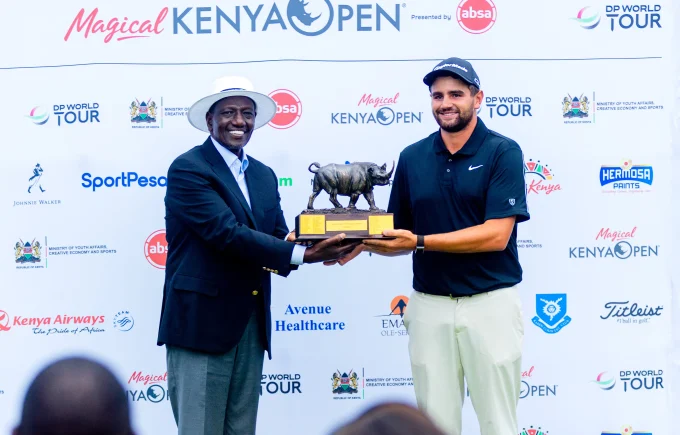 President William Ruto presents the 2026 Magical Kenya Open trophy to South Africa's Casey Jarvis