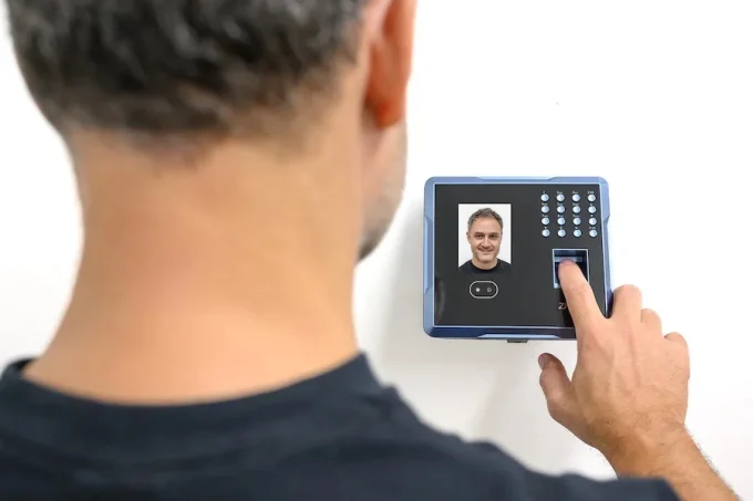 face scan vs finger print