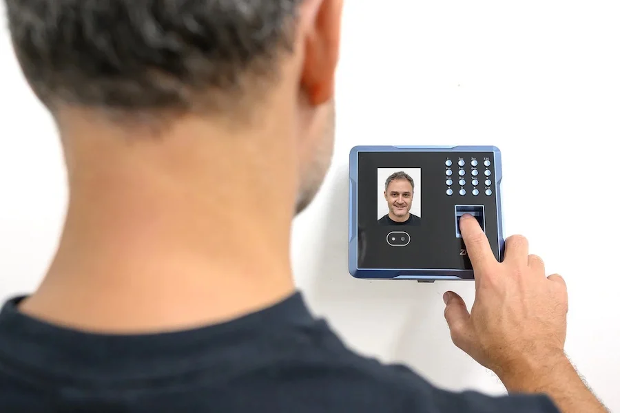 face scan vs finger print