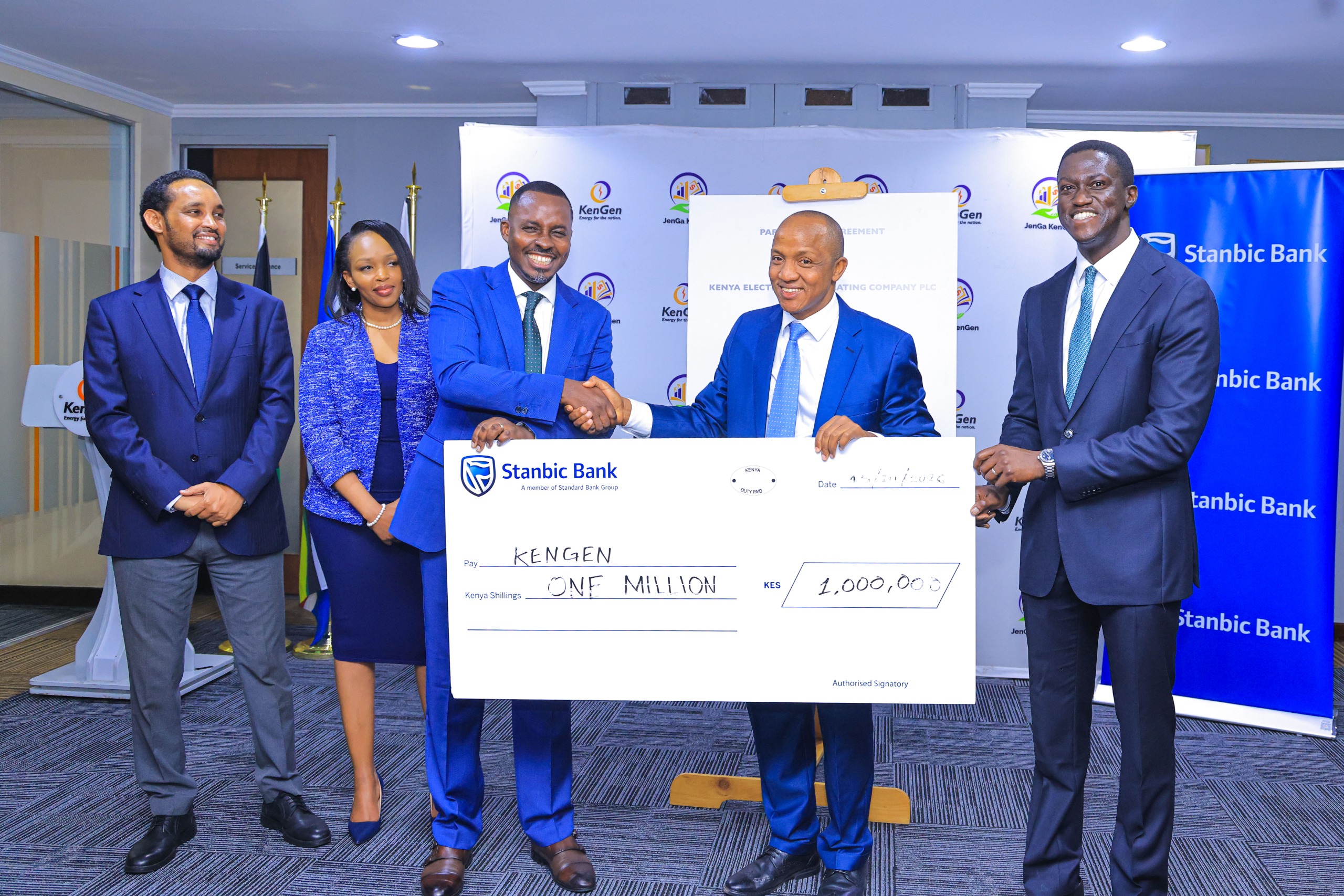 Eng. Ronoh Kibet, OGW, KenGen’s Ag. Managing Director and CEO shakes hands with Julius Longei, Executive Vice President & Energy Infrastructure Head at Stanbic Bank Kenya during the SEC 2026 media launch in Naiorobi. Looking on are members from KenGen and Stanbic Bank Kenya. 